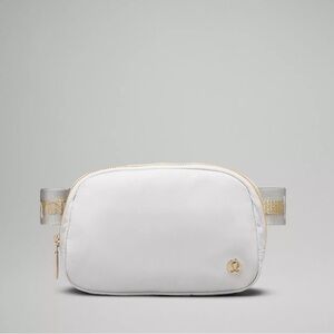 Lululemon Everywhere Belt Bag VPOR/GOLD/WHT 1L